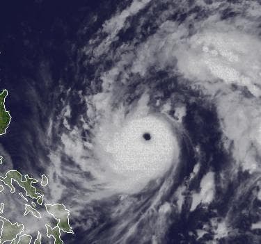 Image d'illustration pour Le super typhon "Sanba" menace le sud du Japon et la Corée