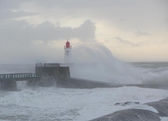 Image d'illustration pour Dépression Petra les 4 et 5 février - tempête et vagues sur l'Ouest