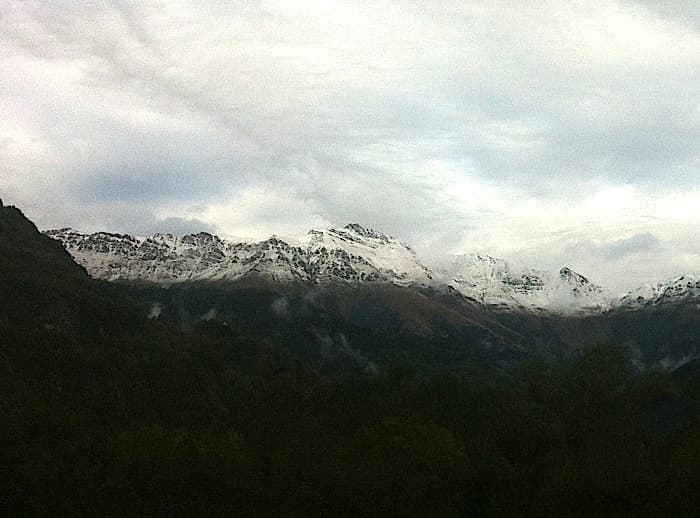 Image d'illustration pour Fraîcheur automnale, fortes pluies et neige en montagne 