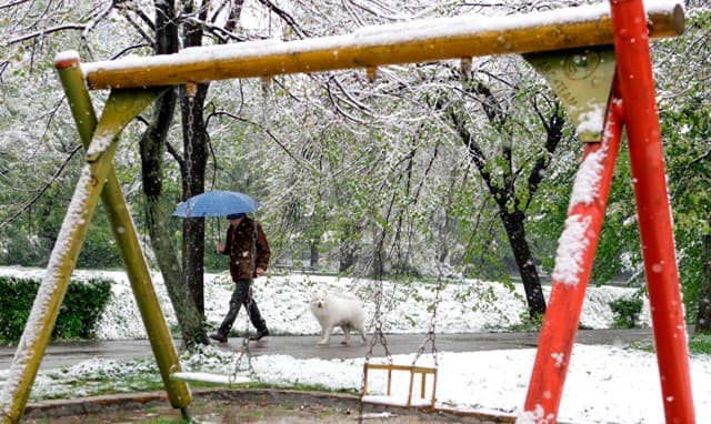 Image d'illustration pour Forte chaleur en Espagne - Neige à Sarajevo