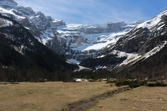 Image d'illustration pour Vacances de Pâques à la montagne - grand soleil sur les pistes