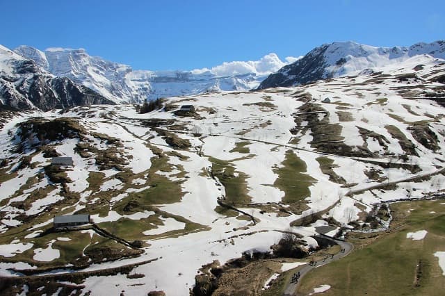 Image d'illustration pour Vacances de Pâques à la montagne - grand soleil sur les pistes