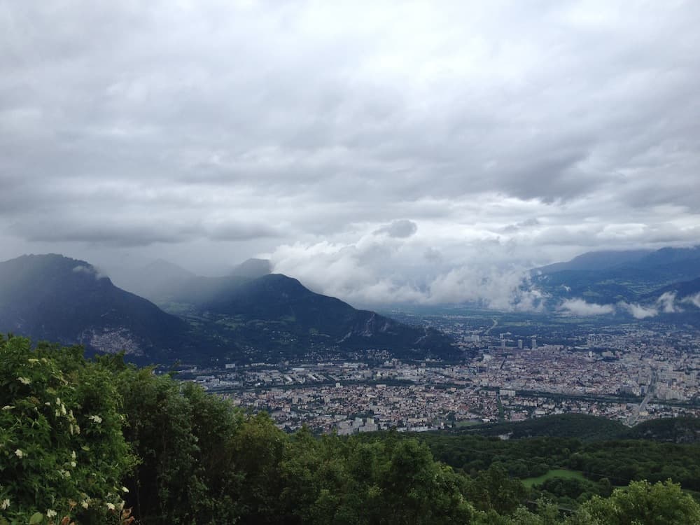 Grenoble sous la grisaille et les averses du 12 juin 2012