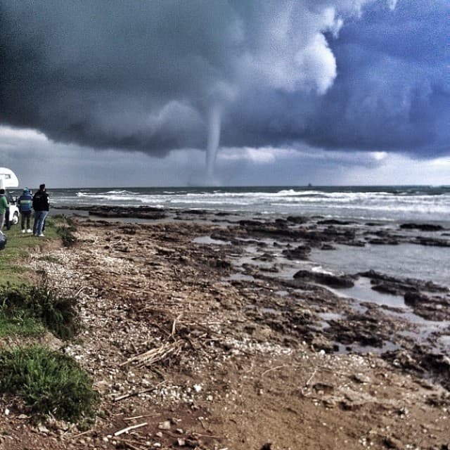 Image d'illustration pour Tornade à Civitavecchia près de Rome (Italie)